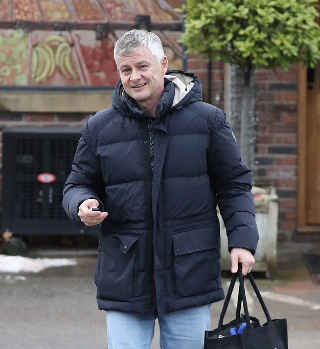 🚨 𝗡𝗘𝗪: Ole Gunnar Solskjaer is back in Cheshire as he remains a strong contender to take over at Manchester United!

— <a href="/ChrisWheelerDM/">Chris Wheeler</a>