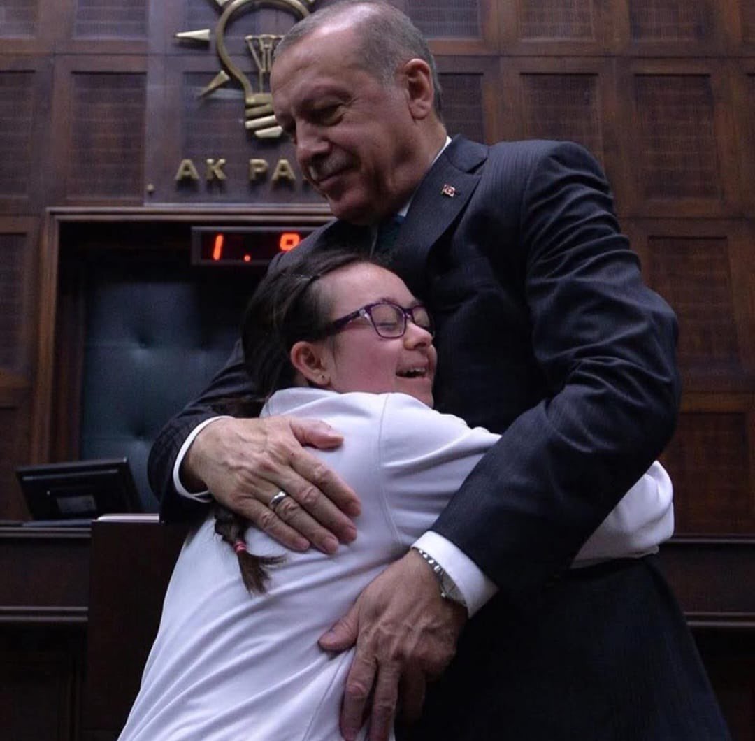 Sayın Cumhurbaşkanım,
Özel gereksinimli bireylerin eğitime erişiminin önünü açan lider siz oldunuz.
26 yaş üstü özel bireylerimizin eğitiminin kaldırılması gündemde.
Bu kararın önüne geçeceğinize yürekten inanıyoruz. #ozelegitimde27yasEngeli <a href="/RTErdogan/">Recep Tayyip Erdoğan</a> <a href="/EmineErdogan/">Emine Erdoğan</a> <a href="/drbetulsayan/">Dr.Betül Sayan Kaya 🇹🇷</a>