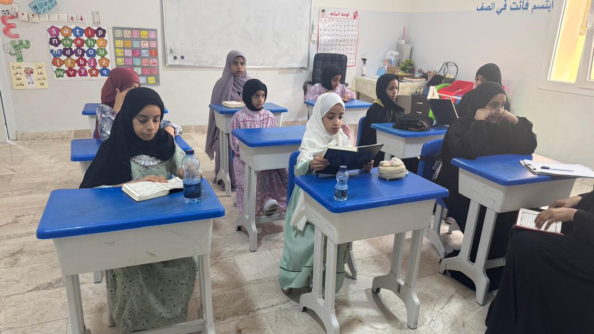 AlMasharq's tweet photo. مع مطلع هذا الأسبوع المبارك، انطلق "البرنامج الشتوي" لبرنامج المشارق لحفظ القرآن الكريم، وبرنامج براعم النور (للطالبات) في مقر المدرسة..
في صحبة القرآن لست بخائبٍ
بل أنت مأجور بأيّة حال
نسألُ اللهَ أن يبارك فيهن وفي أهلهن، ويعلمهن ما ينفعهن💛 https://t.co/EgQ8PeKSrj