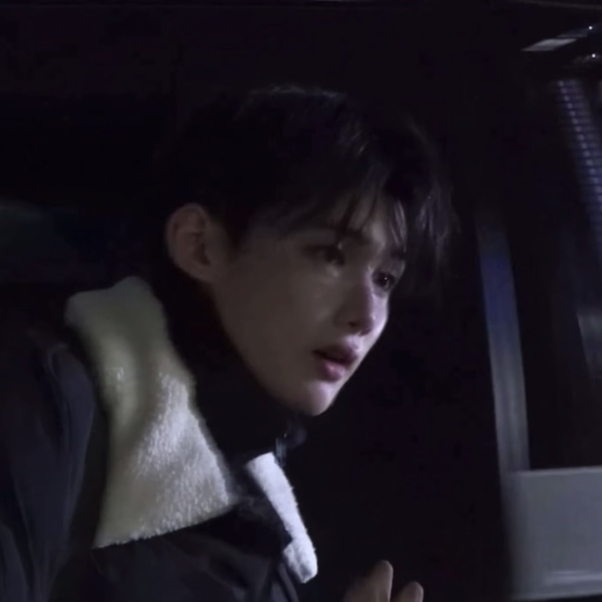 jojyorice's tweet image. 이렇게 생겨서
비 맞는 거 바람 맞는 거 다 좋아하고 계절이 지나갈 때마다 그때의 공기를 즐기고 눈 내릴 때 소원 빌 생각을 하고 맨손도 개의치 않고 하염없이 눈사람 만드는 눈사람 부수지마~😵 의 남자애인 거
이건 사기야.............................................................