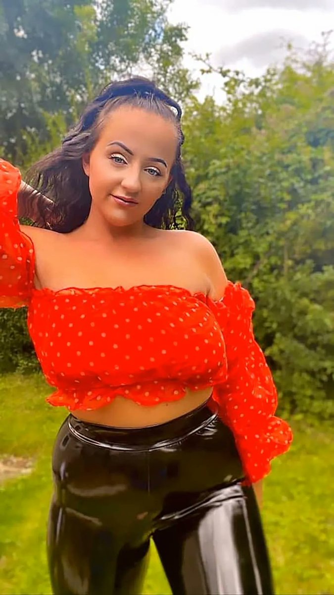 CrimeLdn's tweet image. A female prison officer had “intimate relationships” with inmates and smuggled drugs into jail, a court has heard.

Kayleigh Robson, 29, has been accused of establishing inappropriate relationships with prisoners at HMP Peterborough, over a nine-month period.