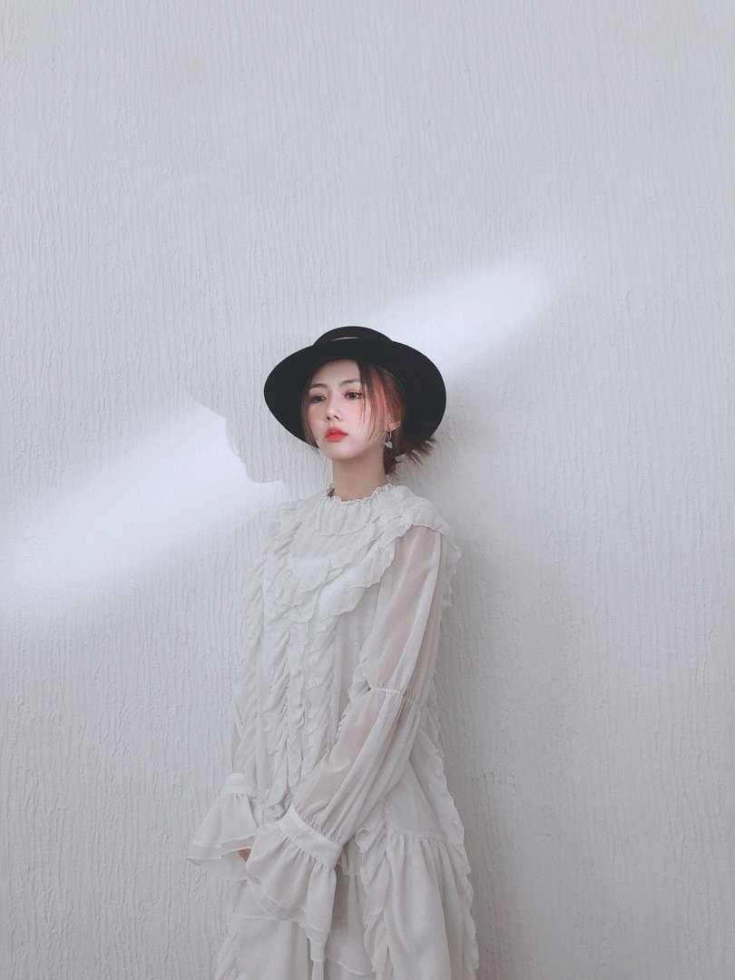 icluvskins's tweet image. Y como siempre, me escapé de la casita solo para ir a ver a la guapa de @zyakwon y estar presente en el #𝓩𝕚𝐀𑁯𑣿𝟸ʼ居住𝐜ōncᥱr𝕥 que espero poder chillar hasta quedarme sin voz. 

꣖꣖   𝙺i𝐭𝓈uᥒᥱ キツネ  ✿𝆬 𓈒 ུ   𝔖a𝐤ü