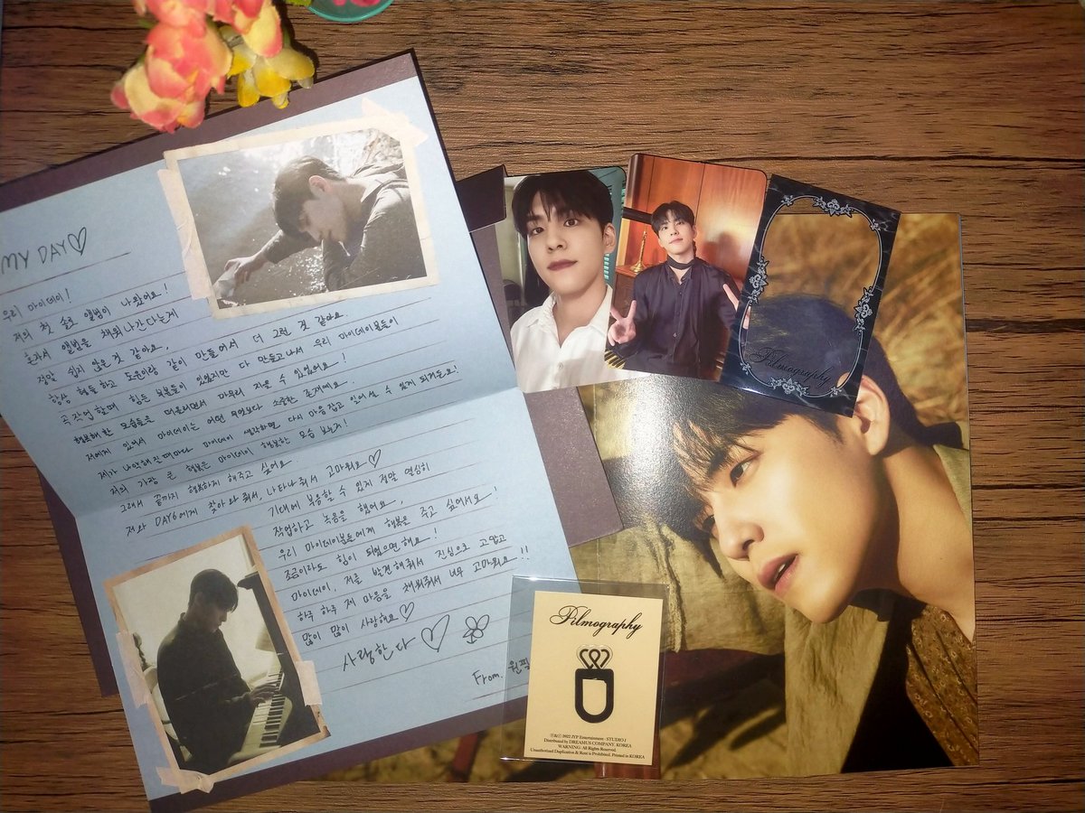 1Feel_It's tweet image. Spesial enip yahh unboxing album pilmo lah wkwkwk 
Thanks to @JaDiinProject hadiah albumnya waktu nobar kemarin. Sengaja di keep kak buat hari ini ehehe 😄 semoga bisa berjodoh ikutan event jadiin project lainnya.