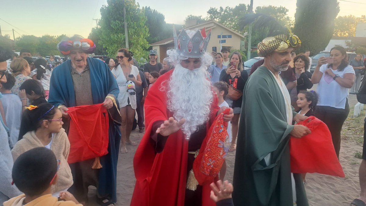 fmlaberinto's tweet image. REYES MAGOS EN EL LABERINTO - &amp;lt;p&amp;gt;   &amp;lt;strong&amp;gt;En la víspera de Reyes, el Laberinto de Las Toninas como todos los años, acompañado por el Rotary Club de Santa Teresita, organizaron la llegada de los Reyes Magos. &amp;lt;/strong&amp;gt;&amp;lt;/p&amp;gt;&amp;lt;p&amp;gt;&amp;lt;strong&amp;gt;