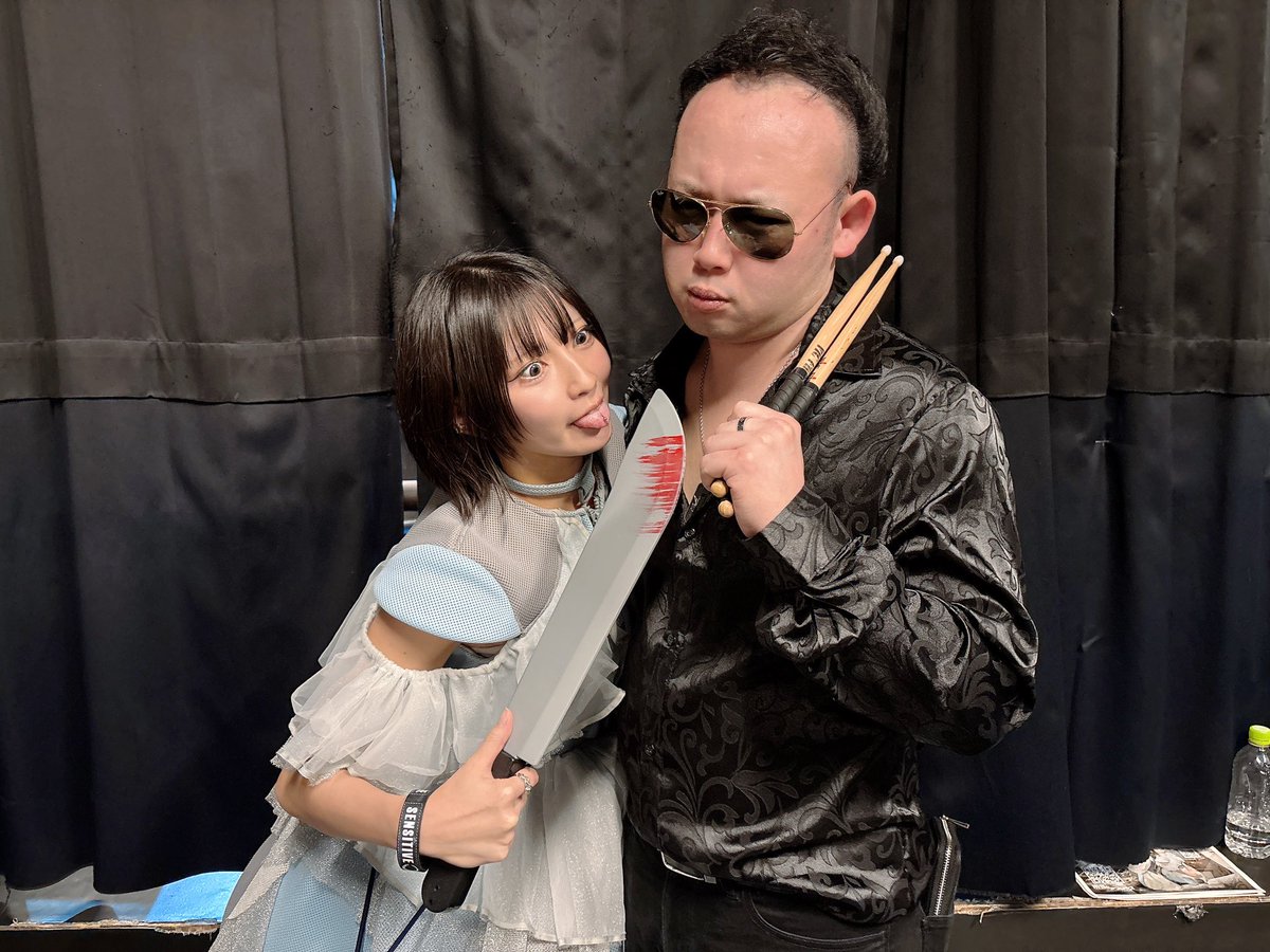 gutensight's tweet photo. Sensitive Extra3
彼方玲『清楚系って誰が言ってんだよ‼︎』

彼方玲と愉快な仲間たち🥁
ありがとうございました！！

新年初のライブでれいちゃんのお誕生日会とても楽しかったです✨
フロアもとてつもなく盛り上げていただきありがとうございました！

改めてれいちゃんお誕生日おめでとう🎂 https://t.co/xCWMNuY8YL