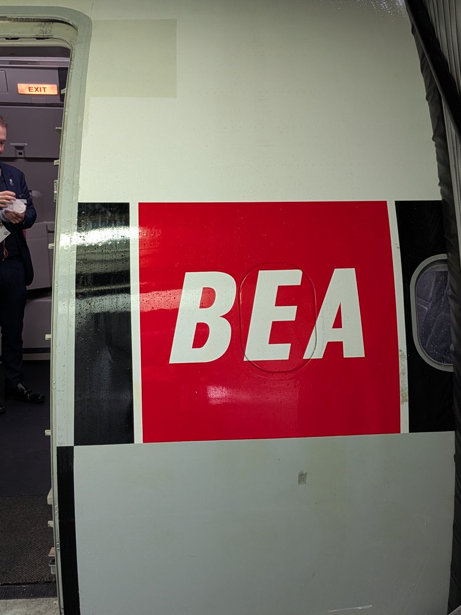 Speedbird Julie ✈️🍾🥂❤️⛸️ tweet media