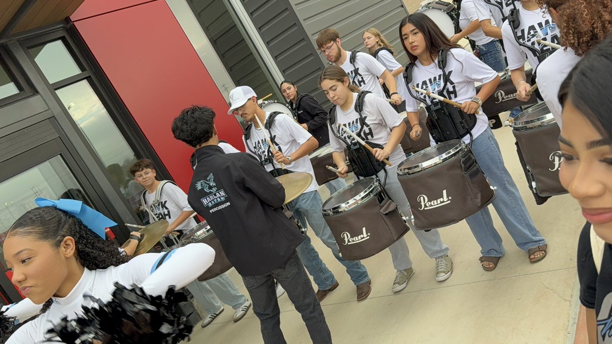 NISDHarlan's tweet photo. Having a great time at the @HEB Grand Opening SA 52 on 211 and Culebra! Harlan is well represented with our cheer, choir, ROTC and drumline!
#HawkProud https://t.co/HmTrOLxYGa