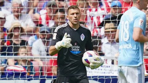 MCeleste1923's tweet image. Hoxe cumpre 3⃣9⃣ anos Vicente Guaita. 

O actual gardameta do @1913parmacalcio foi porteiro do @RCCelta durante 2 tempadas (2023-2025).

Chegou ó final dese mercado e foi decisivo no devenir do clube na etapa de Rafa Benítez no banco celeste.

Sempre serás #undenos @vguaita13!