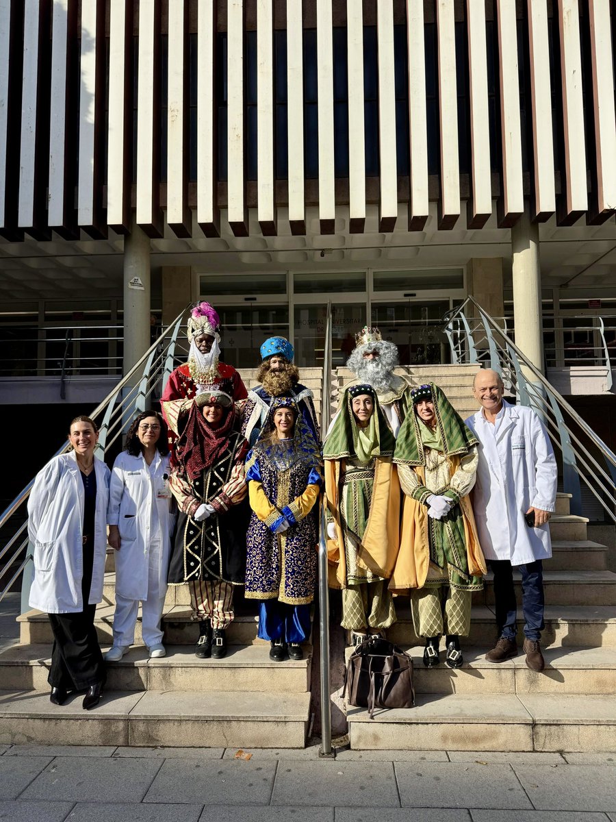 👑👑👑Abans de marxar cap a l’Orient, Ses Majestats els Reis Mags han fet una parada a <a href="/GVADrPeset/">DS Doctor Peset</a> per saludar i donar regals a tota la xicalla.

🏥🎁Ha sigut un matí ben màgic! Gràcies a <a href="/AjuntamentVLC/">Ajuntament València</a> i a la resta d’entitats col•laboradores per fer-ho possible un any més.