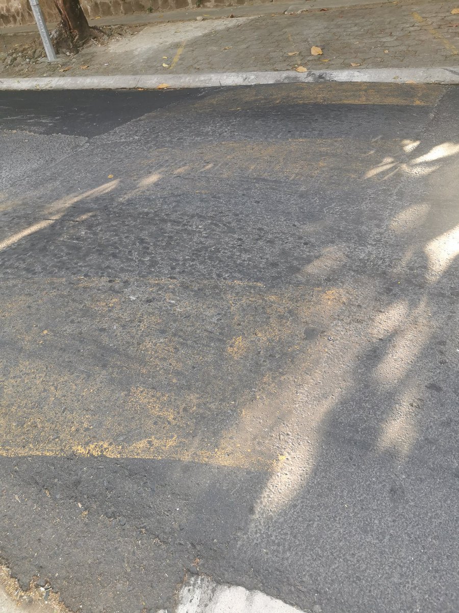 fmoreiram's tweet photo. @AlcaldiaAntiguo Buenas tardes. Es urgente que repinten los tumulos que están en la Calle Circunvalación, entre la Universidad Albert Einstein y el restaurante Don Li. Ya que por falta de pintura o señalizacion puede ocasionar daño a los vehículos, o un accidente. https://t.co/Eyv3y4l5z0