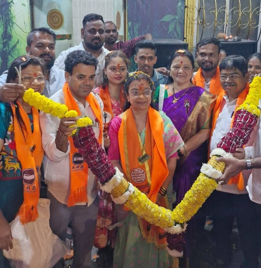 vaibhavivchavan's tweet photo. आपलूकीची भेट..!
आपलूकीची विश्वास..!
जिंकण्याचा निर्धार ..!

निशाणी रेल्वे इंजिन 🔥
सुप्रिया दिलीप दळवी 
प्रभाग क्र. 205 https://t.co/ljmY5nSIFf