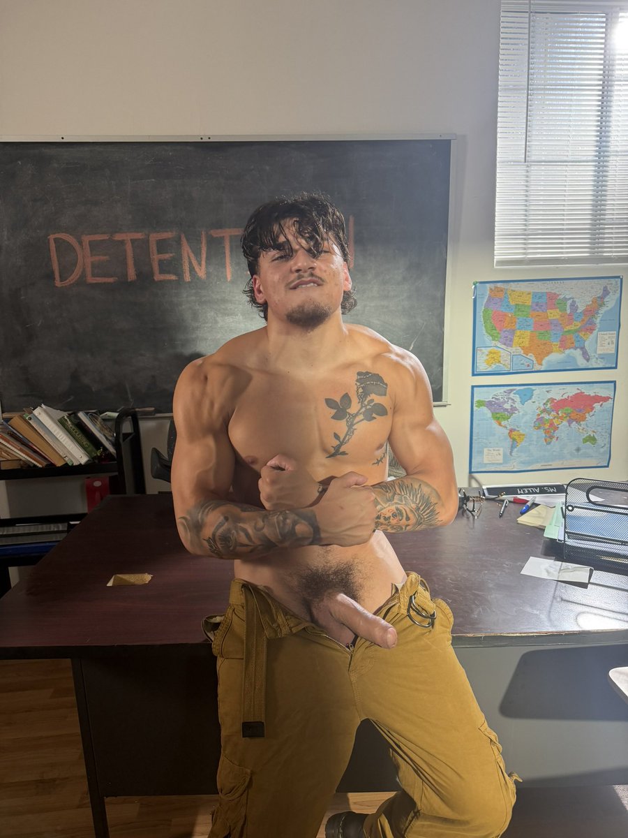 vicraysrevenge's tweet photo. Wanna stay after class ?? https://t.co/0J47T18ExS