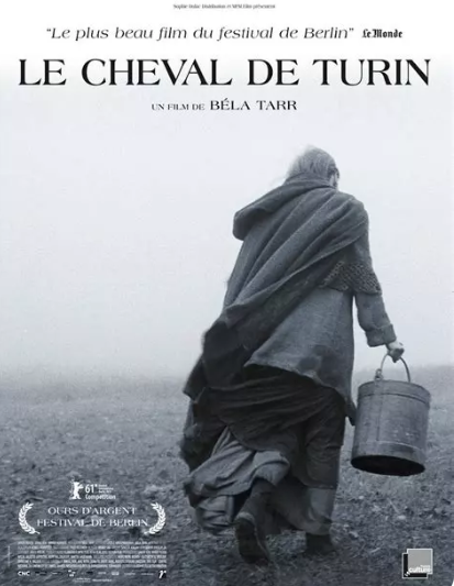 danielchaize's tweet image. Le Cheval de Turin de Béla Tarr ! Le cinéaste hongrois est un maître absolu. Son oeuvre ne laisse pas indemne. Jamais notre quotidien, répétitif, dominé par les gestes simples de la survie n'a été filmé avec une telle intensité et une telle profondeur. Béla Tarr est mort ce jour.