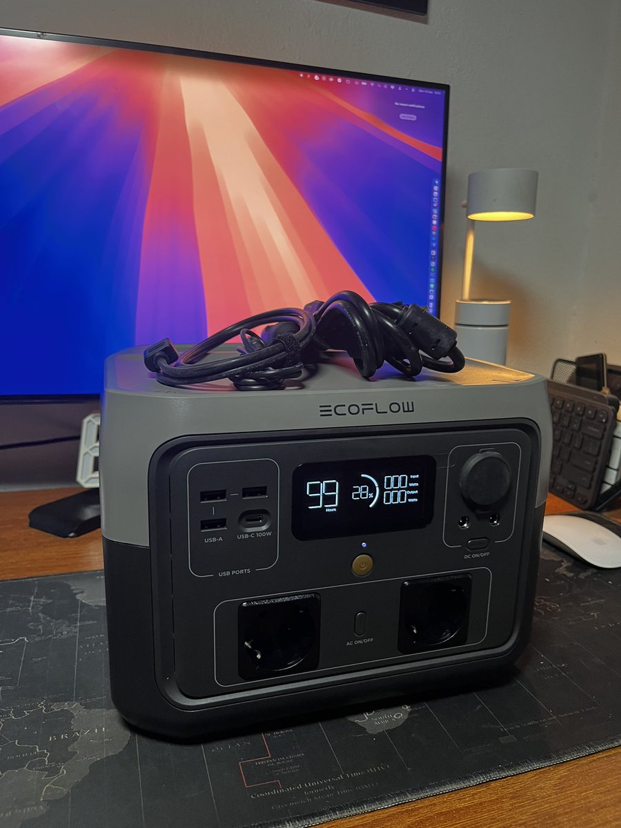 EmaniUi's tweet photo. Kit Starlink + Power station pour alimenter le Starlink lors des coupures + Power bank 130W pour mon MacBook 🙂

Voici mes meilleurs investissements de 2025, pour essayer de survivre dans cet écosystème où l’électricité et l’accès à internet sont tout un challenge 😅🙌🏽 https://t.co/CDKLMZwA4Y