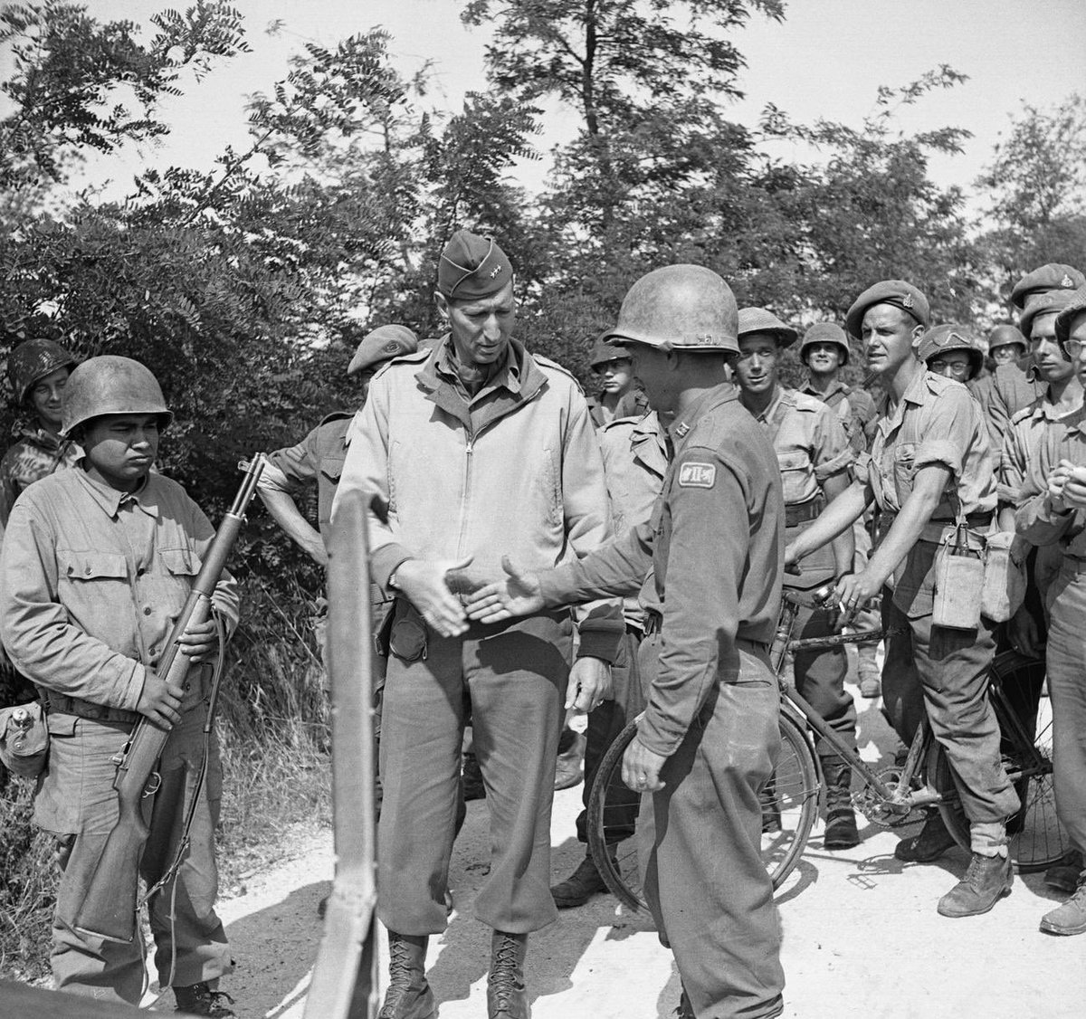 Joseph Quinn tweet media