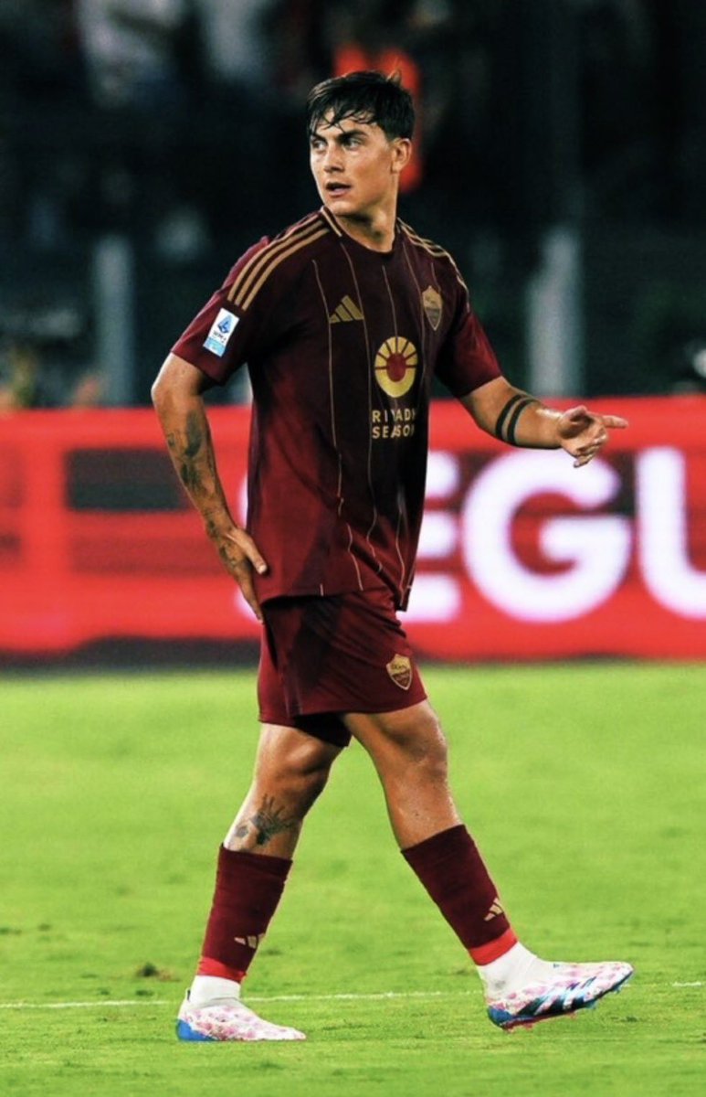 Roma Ufficiale 
3-4-2-1 
Svilar 
---
Celik 
Ziolkowski 
Ghilardi 
--- 
Wesley 
Koné 
Pisilli  
El Shaarawy 
--- 
Dybala 
Cristante 
--- 
Ferguson 
---
#LecceRoma <a href="/SkySport/">skysport</a>