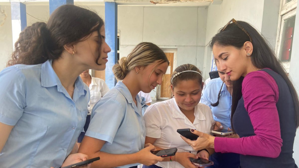 Fomentar el uso responsable de las tecnologías en niñas 👧 y jóvenes👩🏽‍💻, así como orientarlas en su formación vocacional, continúa siendo una meta para nuestra empresa en el 2026.
#InclusiónDigital
#NiñasEnLasTIC