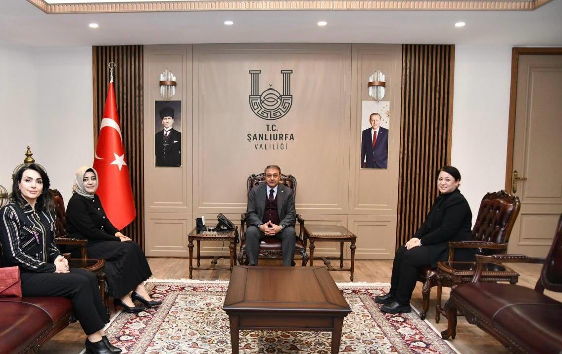 KADEM olarak, Şanlıurfa Valimiz Sayın Hasan Şıldak’ı makamında ziyaret ederek, yürüttüğümüz çalışmalar ve planlanan faaliyetler hakkında bilgilendirmede bulunduk.
Nazik kabulleri ve destekleri için Sayın Valimize teşekkür ederiz.
<a href="/UrfaValiligi/">T.C. ŞANLIURFA VALİLİĞİ</a> <a href="/hasansildak/">Hasan ŞILDAK</a>