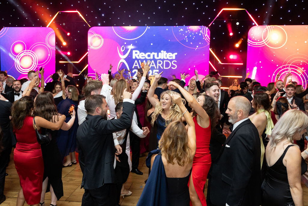 RecruiterAwards's tweet photo. The UK’s biggest recruitment event is back 🎉
 #RecruiterAwards 2026 takes place on 22 September 2026 at JW Marriott Grosvenor House.
Entries are now open — join us for a glittering gala dinner celebrating excellence across the industry.
👉 Enter now: https://t.co/mSYJKO1Sw8 https://t.co/GE1lMncpL3