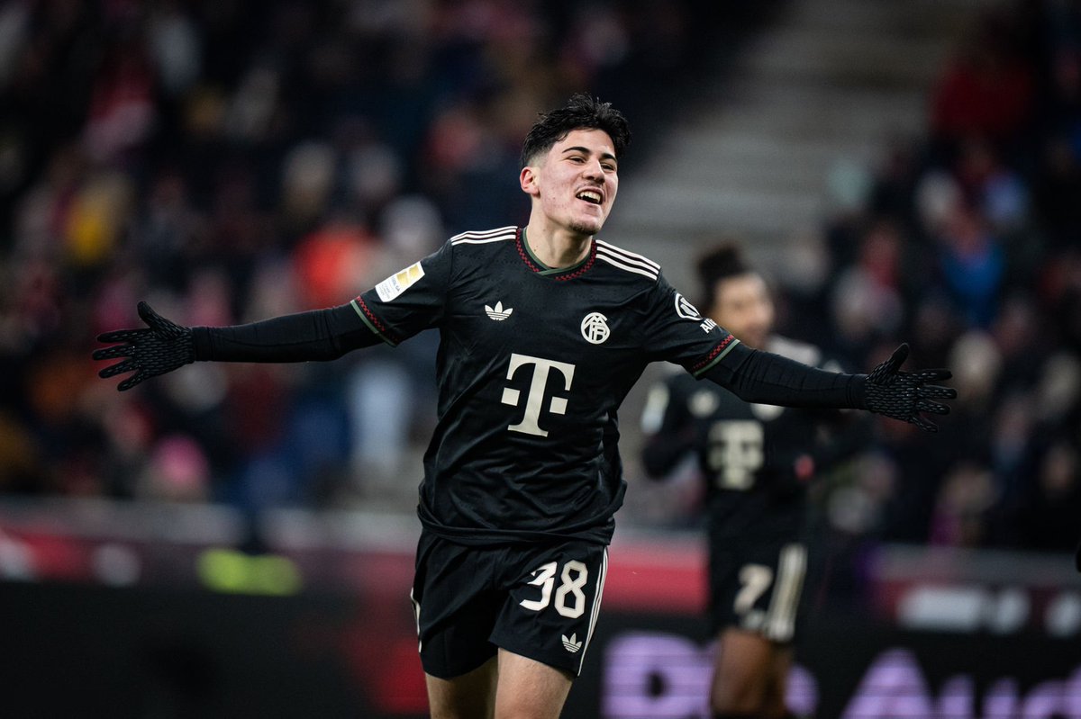 HQpcrt's tweet image. Felipe Chavez #RBSFCB