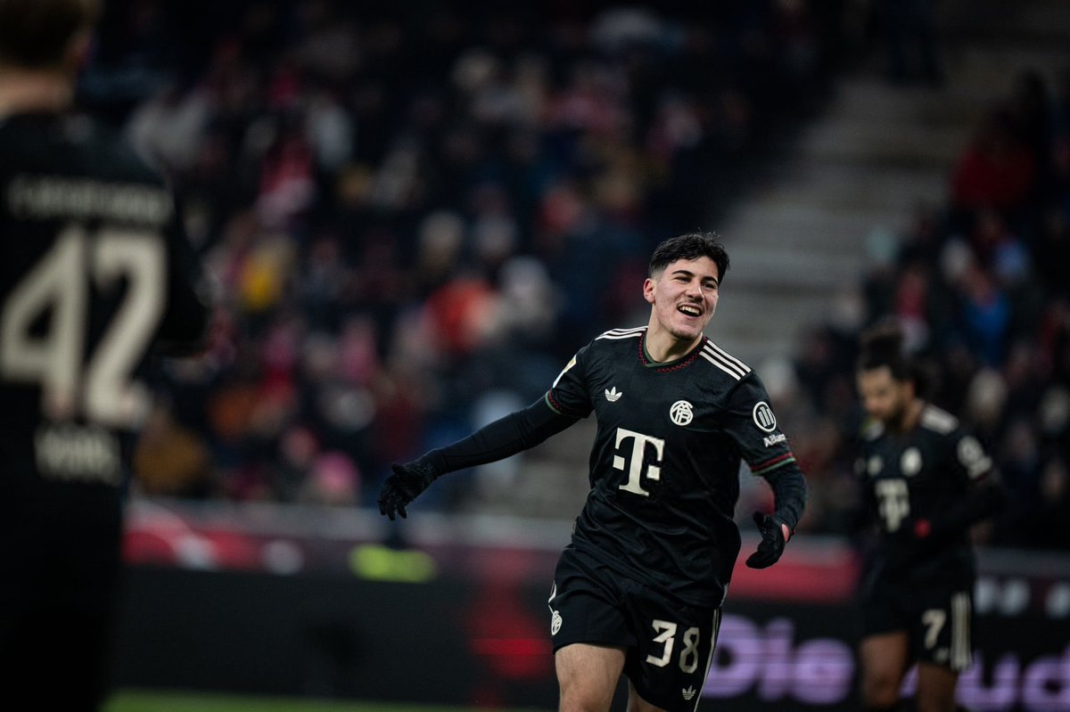 HQpcrt's tweet image. Felipe Chavez #RBSFCB