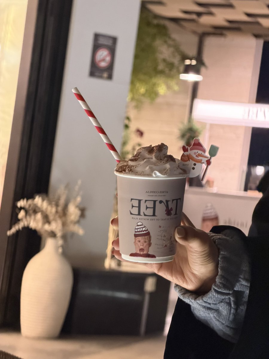 _abr12's tweet image. Hot chocolate 
           🤍🪄