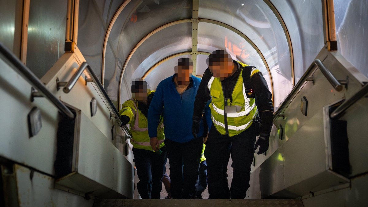 ukhomeoffice's tweet image. 📸 Almost 50,000 illegal migrants have been removed or deported from the UK - a near decade high.