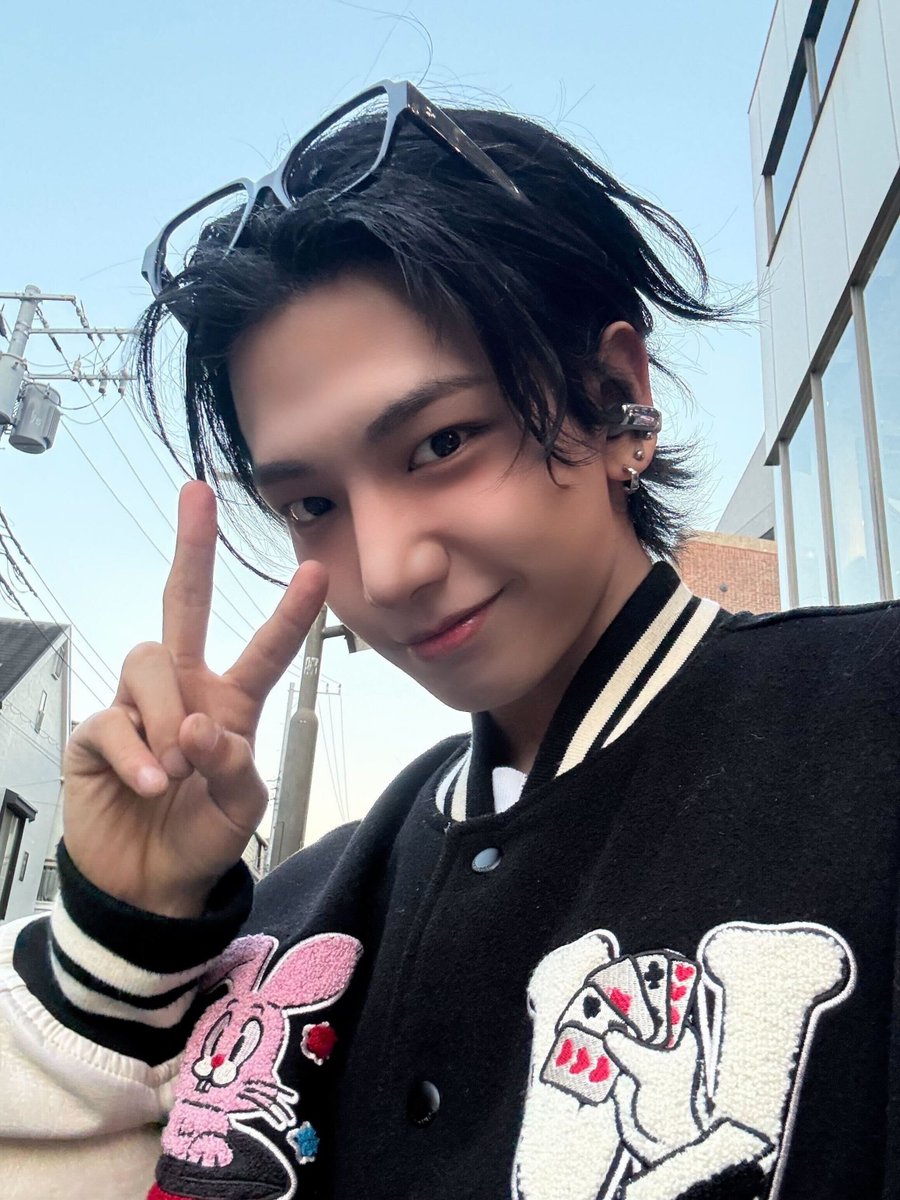 이날 간만에 블러셔도 올리고 그래서 그런가 얼굴진짜맘에들었나봐....사진 끝도없이 나오네 존귀ㅋㅋㅋ