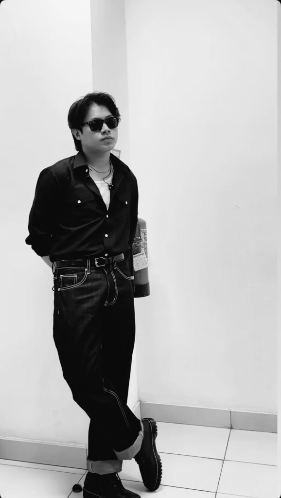 salshinee_'s tweet photo. Semua usaha untuk sampai di titik ini itu pasti gamudah kan ron, aku cuma mau titip pesen tetep jadi diri sendiri dan selalu berani bilang nggak kalau ada sesuatu yg kurang nyaman, dan semoga setiap pilihan yang kamu pilih bisa membawa kamu ke arah yang lebih baik 🤍 https://t.co/aEUkFizVeh