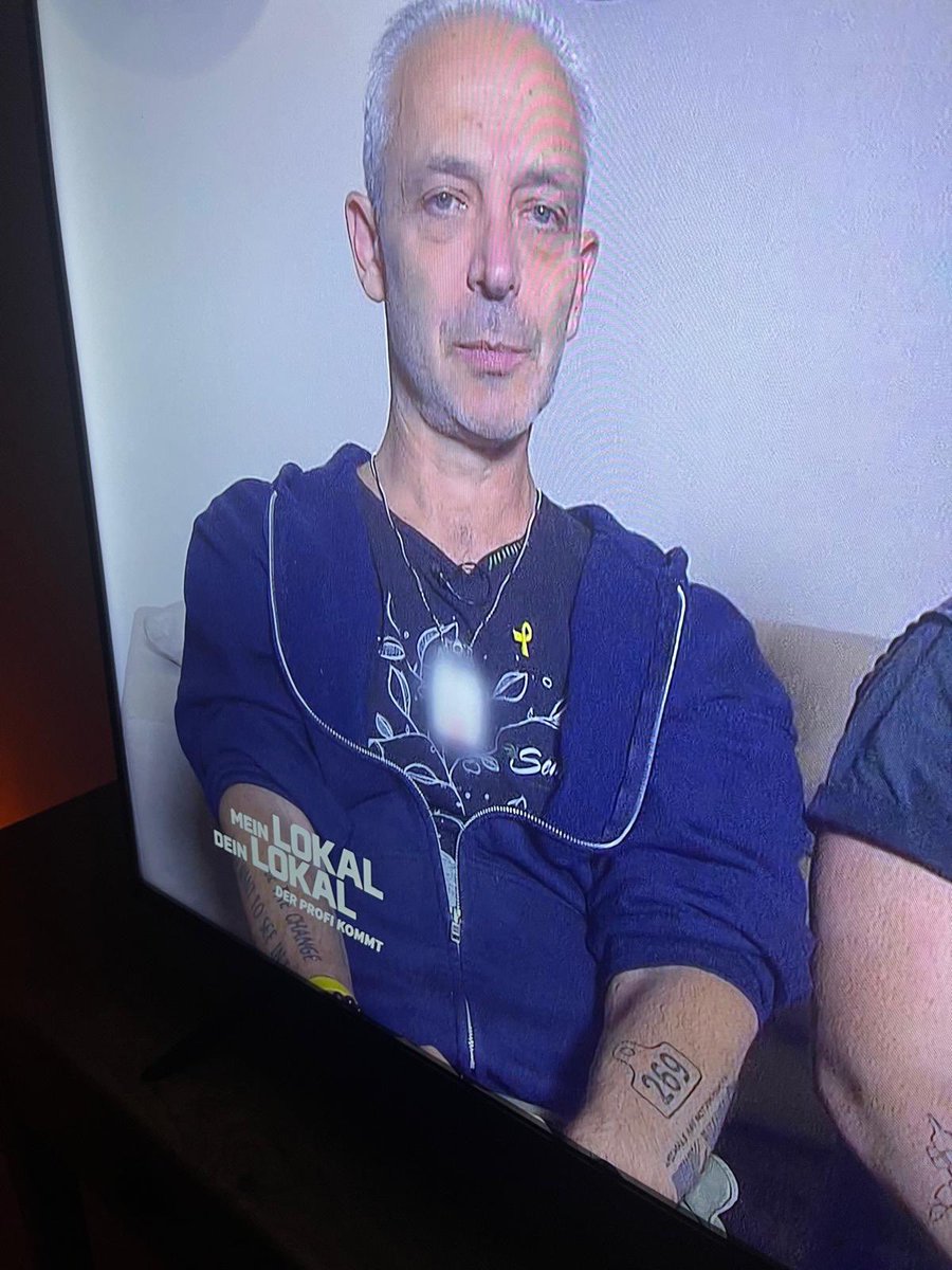 Kabel Eins zensiert die "Bring Them Home"-Kette eines jüdischen Restaurantbesitzers in einer Sendung. Auf Kritik erwidert der Sender, dass man keinen Rahmen für "politische Aussagen" bieten wolle. 

Hunderte Israelis wurden teils Jahre lang in den Kerkern von Gaza gehalten –