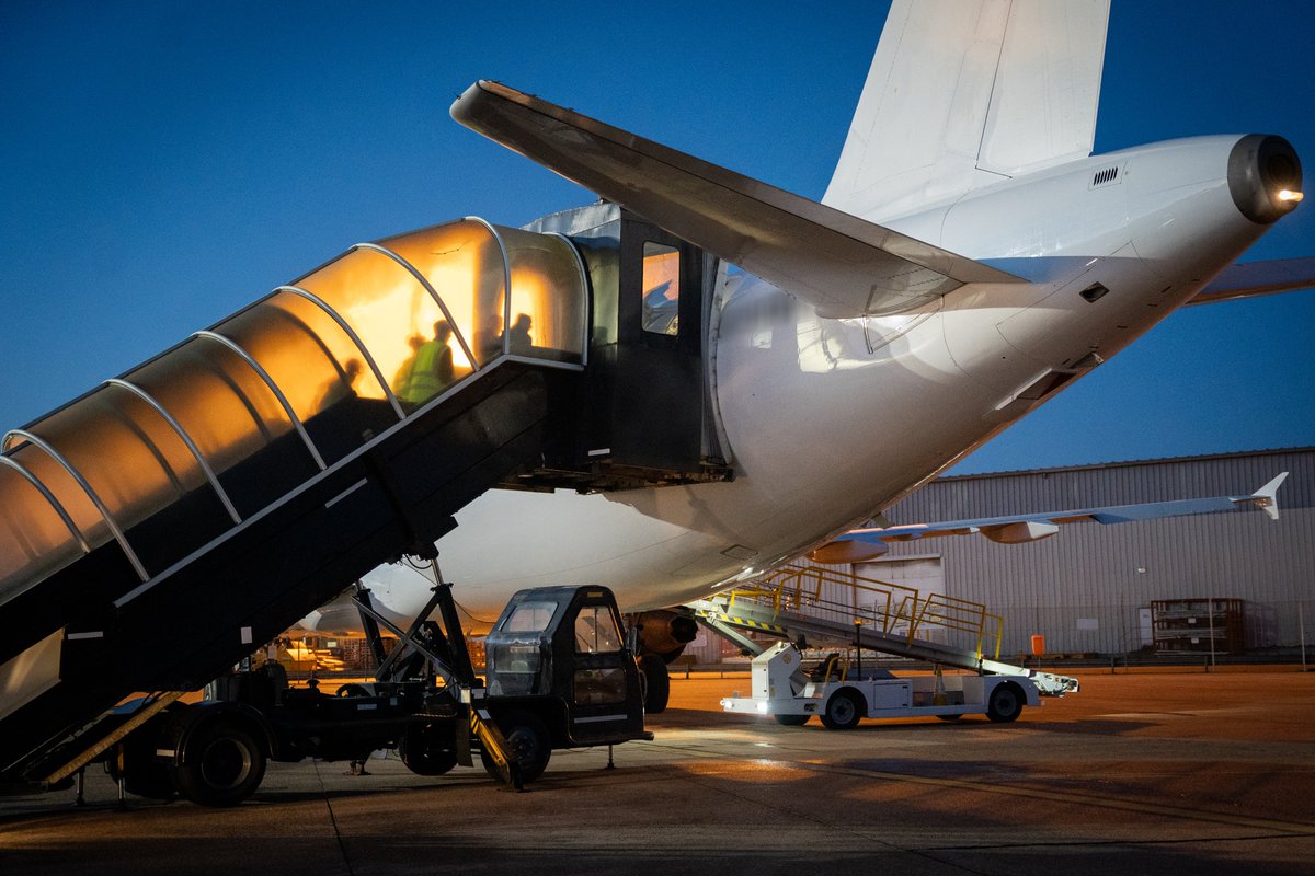 ukhomeoffice's tweet image. 📸 Almost 50,000 illegal migrants have been removed or deported from the UK - a near decade high.