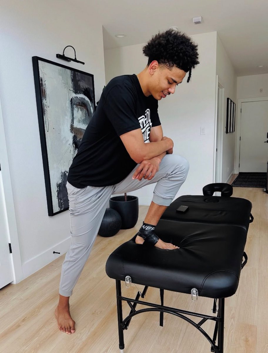 CelebFeetArc's tweet photo. Kobe Sanders #cfakobesanders https://t.co/2yjTxoSwmW