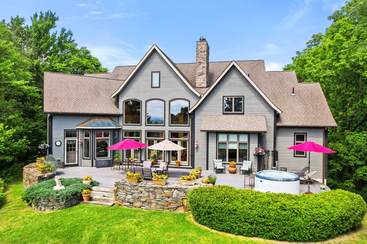 tuxedoparkhomes's tweet photo. Grateful to my clients and sellers in 2025—it’s an honor to be part of such important life transitions. Here’s to continued success in 2026. #Gratitude #TuxedoParkNY  #GoshenNY #ColdspringNY #SothebysRealty #TuxedoParkRealtor #HudsonValleyHomes #JacobMatthewsRealtor https://t.co/VwavL70GWH
