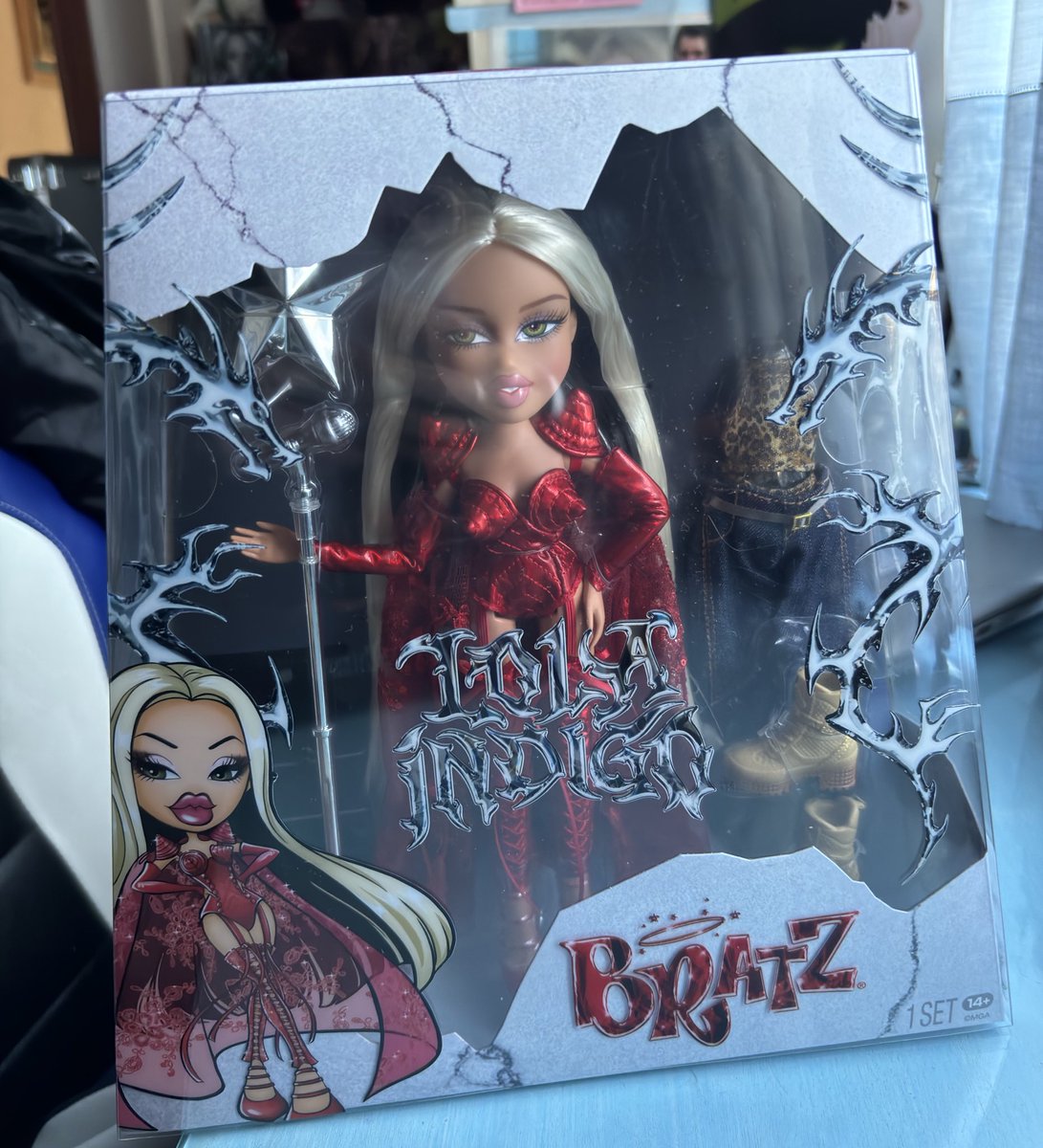 MonCohan's tweet image. quién iba a decir ese 5 de enero de 2018 que ocho años después los reyes me iban a traer una bratz tuya @lolaindigomusic