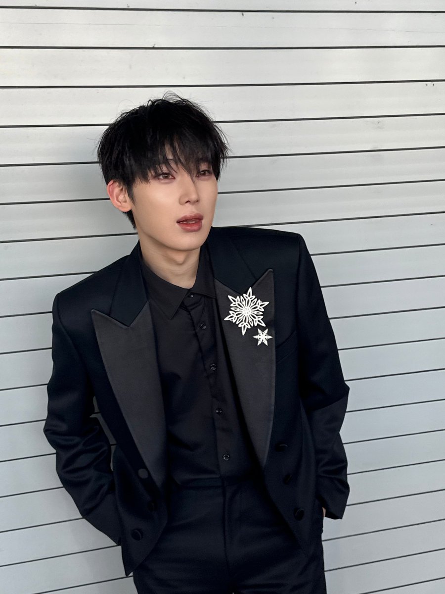 แล้วช่วงนี้พี่ซอนอูขยันถ่ายรูปแอคๆจัด นี่สินะผู้ชายอายุย่างเข้า23