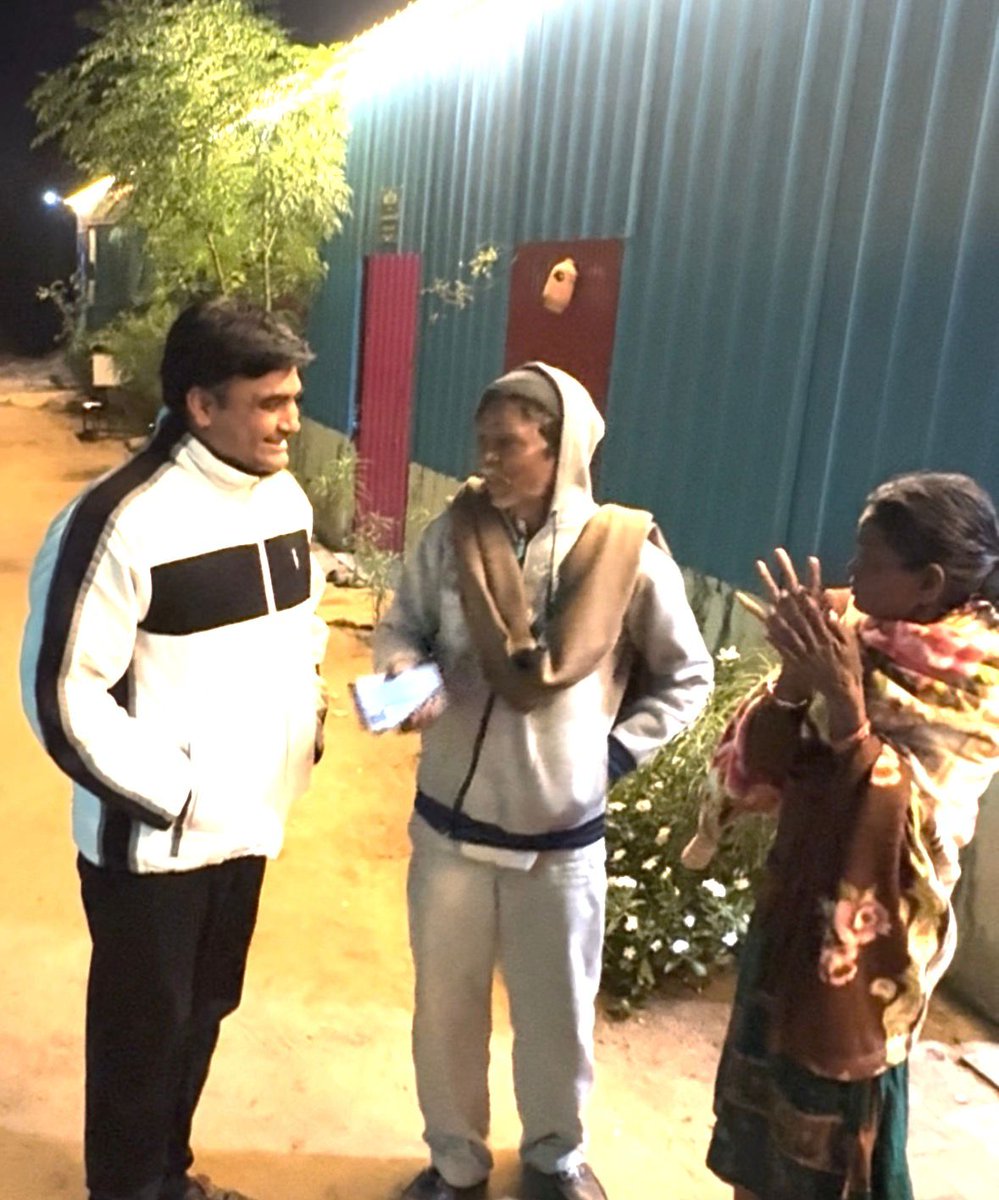 EdufunIndia's tweet photo. Saving lives through timely humanitarian action.

On 5 January, Edufun foundation responded to a helpline alert about a mentally distressed woman found walking alone on National Highway 168 near Karadhani village, exposed to serious risk from traffic and weather.(1/3) https://t.co/WB2ceiJkuH