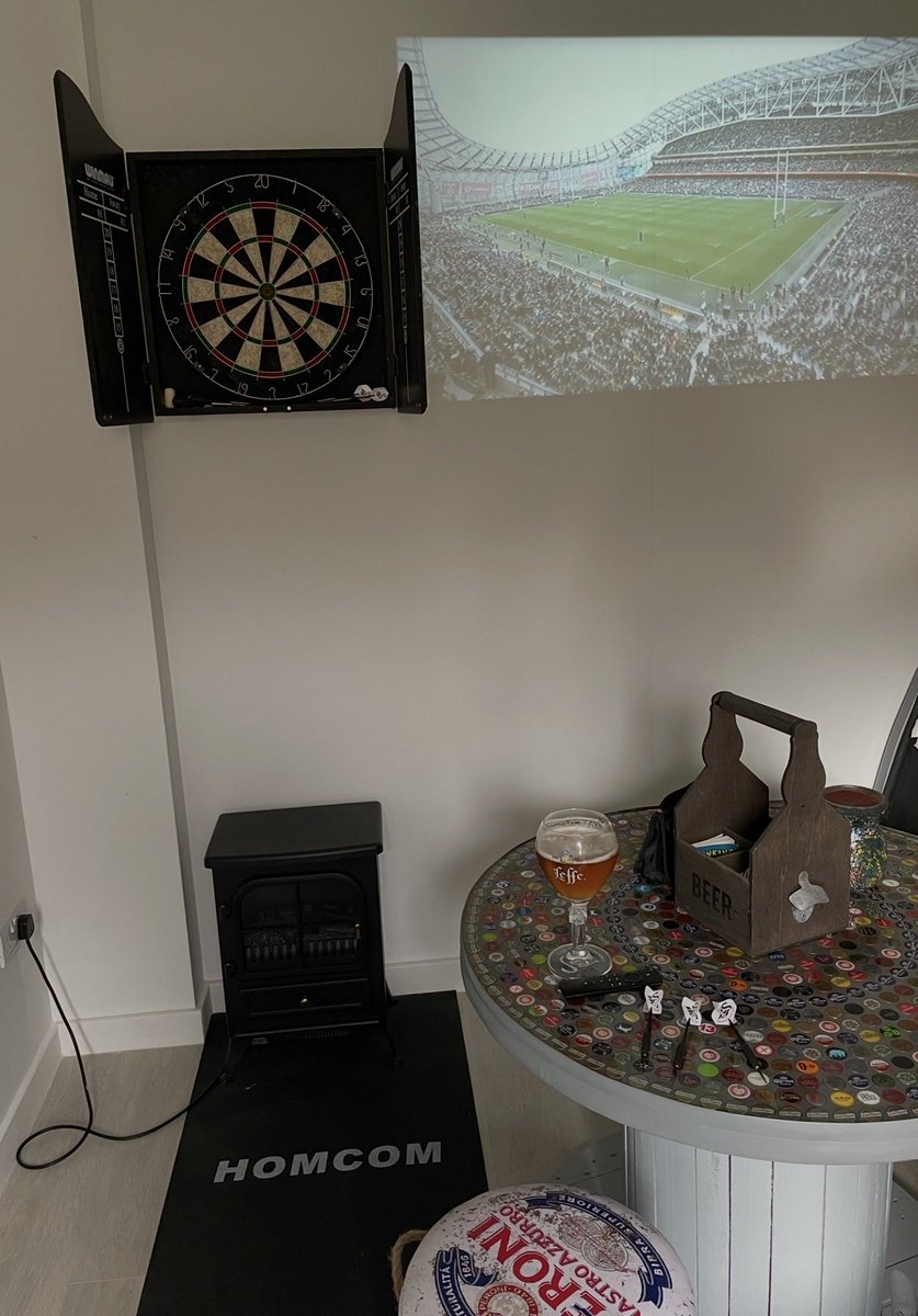 danielpowell6's tweet photo. @Winmau @Winmau cabinet, needing a better dartboard to sit inside https://t.co/tHgoHQk5in