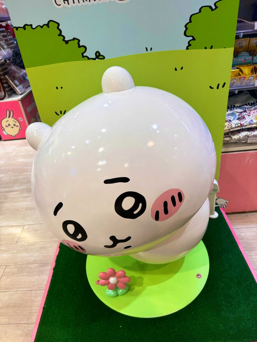 the_Chuo_Line's tweet image. Whispers🐰

One does not behold dreams
nor are they given voice with care

They are the quiet reward of steadfast endeavour
and it is hardly fitting to press wishes at the New Year’s shrine
Each year I content myself with a gentle murmur of gratitude how very grateful I am 🐰