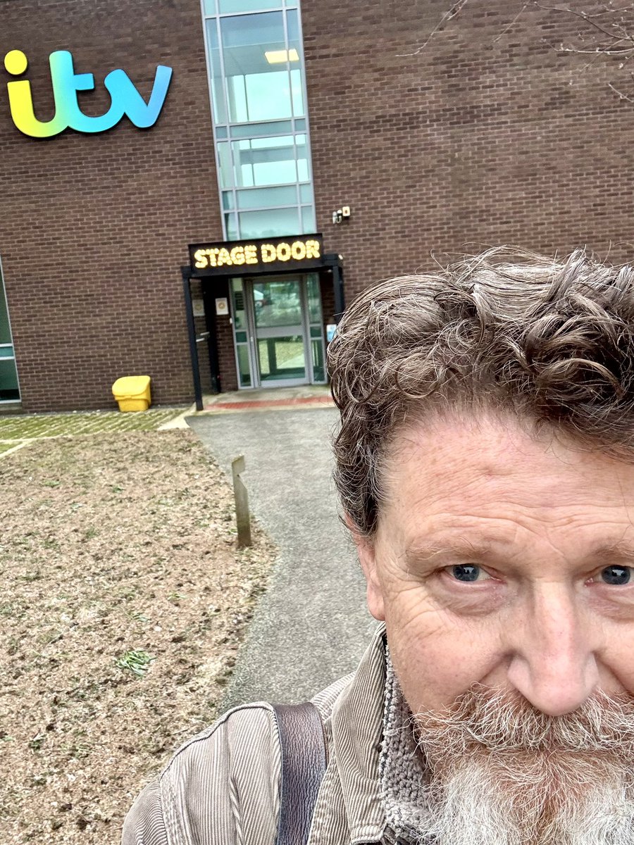 reece_dinsdale's tweet image. First day back at the office today.
Script meetings and old friends. 🙌
#Emmerdale