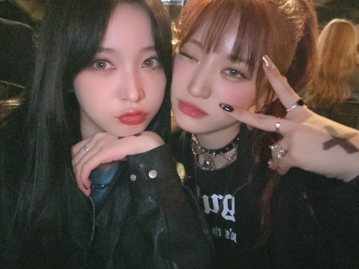 444_billlie's tweet image. 𝙼i bebé y yo nos juntamos para ir a ver a nuestra reina en el #𝓩𝕚𝐀𑁯𑣿𝟸ʼ居住𝐜ōncᥱr𝕥 desde tempranito pues no queríamos perdernos nada de #𓊈𝙻o𝐯eいঌ𝙷oɴes𝐭𝕪𓊉, nuestra única preocupación era pasar este #𝟶𝟻𝟶𝟷ৎ୭に𝐳𝑦𝐳𝑦! 🤍

𑁯♡🪽 𝔄𝚗𝐠𝕖𝐥𝕚𝐜 ᭬࣪ꫂ 𝑒𝒍𝐢𝚗a