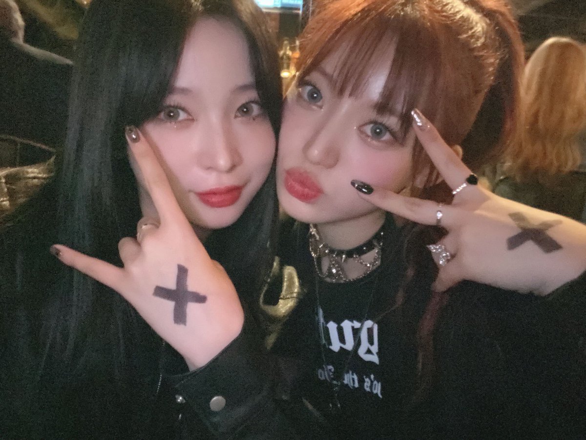 444_billlie's tweet image. 𝙼i bebé y yo nos juntamos para ir a ver a nuestra reina en el #𝓩𝕚𝐀𑁯𑣿𝟸ʼ居住𝐜ōncᥱr𝕥 desde tempranito pues no queríamos perdernos nada de #𓊈𝙻o𝐯eいঌ𝙷oɴes𝐭𝕪𓊉, nuestra única preocupación era pasar este #𝟶𝟻𝟶𝟷ৎ୭に𝐳𝑦𝐳𝑦! 🤍

𑁯♡🪽 𝔄𝚗𝐠𝕖𝐥𝕚𝐜 ᭬࣪ꫂ 𝑒𝒍𝐢𝚗a