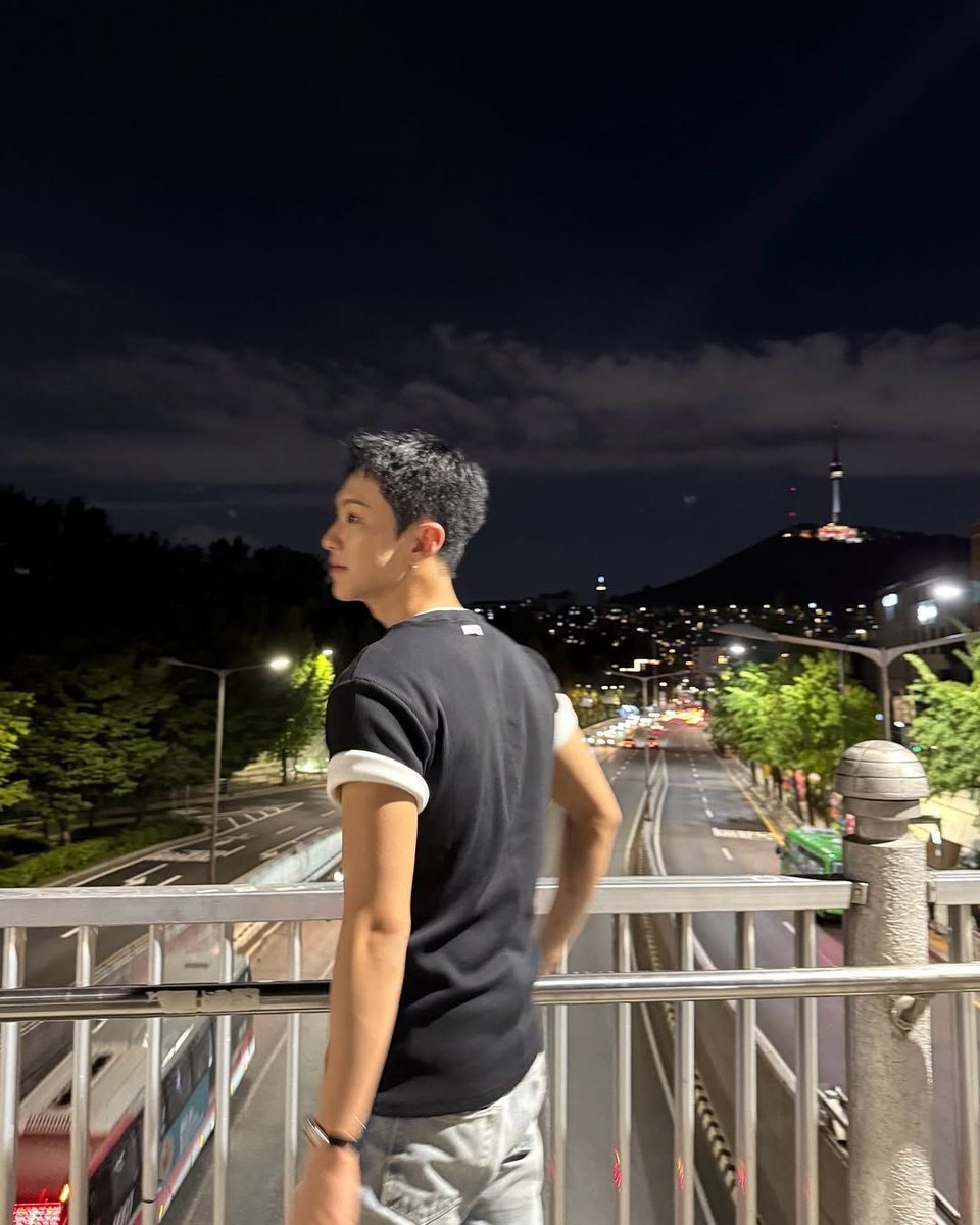 ulthorangdan's tweet image. he looks effortlessly good at all angles😩😩
front? back? left? right? soooo fkkn hot 🥵