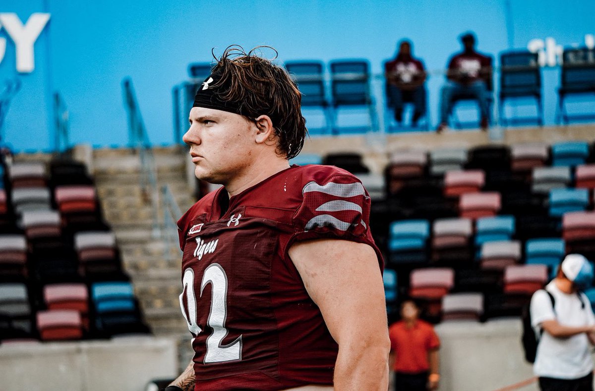 ALL AMERICAN DT tweet media