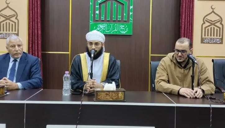 🇩🇿 🇴🇲 بإشراف الشيخ طاهر العزواني.. فخرٌ عُماني في خدمة القرآن بتيبازة

•✨ في إطار النشاط الجواري الذي تنظمه وزارة الشؤون الدينية والأوقاف  الجزائرية بمناسبة المسابقة الدولية لجائزة الجزائر لحفظ القرآن وتجويده.

•🕌 تواصلت اليوم فعاليات الدورة التكوينية في علم القراءات بالمركز
