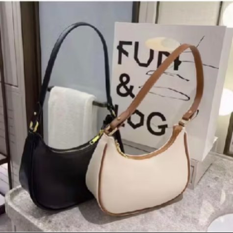shapi_finds's tweet photo. Check out Minimalist Plain Stylish Leather Sling Shoulder Baguette Bag Two-way Moon bag Crescent Shaped Baguet for ₱188. Get it on Shopee now! https://t.co/was8DuvmRg https://t.co/NgrUIRAkS6