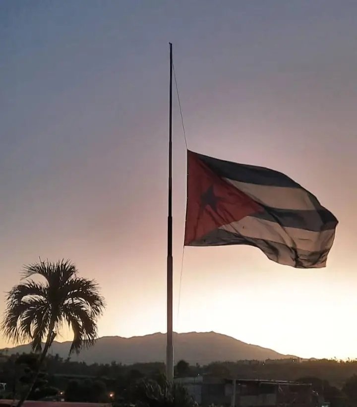 ¡Qué ejemplo
se ha convertido en puñal,
se ha convertido en fusil,
se ha convertido en la trinchera
de la voluntad,
de la palabra amar,
de la conciencia,
y de la muerte!
#HonorYGloria 
#CubaConVenezuela 
<a href="/DiazCanelB/">Miguel Díaz-Canel Bermúdez</a> 
<a href="/DrRobertoMOjeda/">Dr. Roberto Morales Ojeda</a> 
<a href="/PartidoPCC/">Partido Comunista de Cuba</a> 
<a href="/PresidenciaCuba/">Presidencia Cuba 🇨🇺</a>