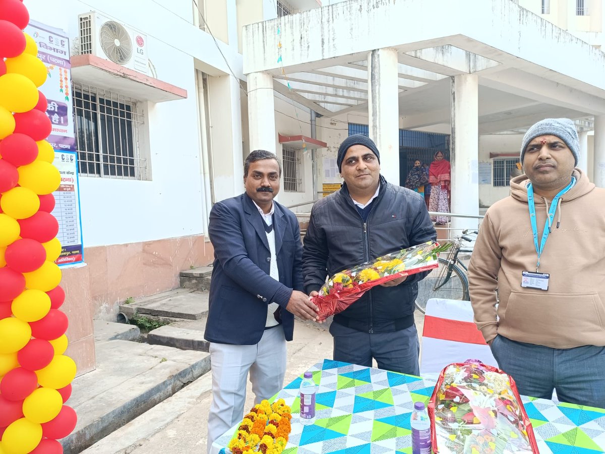 प्रखंड- सह-अंचल कार्यालय दानापुर परिसर में कॉमन सर्विस सेंटर का शुभारंभ  अंचलाधिकारी श्री चंदन कुमार एवं CSC  स्टेट प्रोजेक्ट मैनेजर  श्री आलोक कुमार के द्वारा संयुक्त रूप से फीता काटकर किया गया। इस अवसर पर <a href="/CSCegov_/">CSCeGov</a> संचालक राजीव रंजन सिंह मौजूद थे।