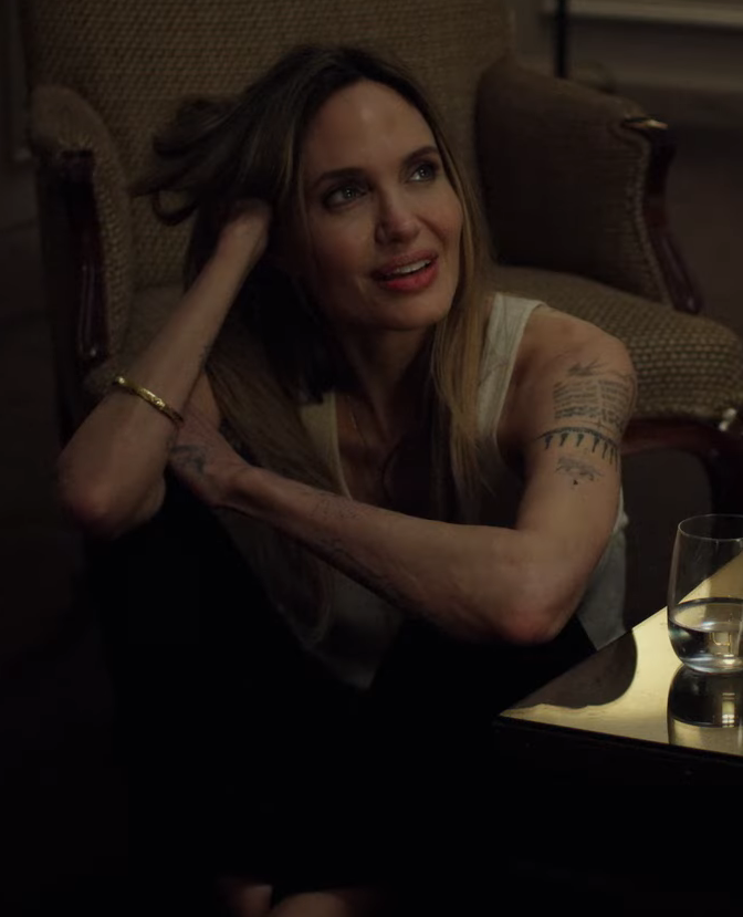 MagaliDMathias's tweet photo. i love it when they add more tattoos to her characters in films https://t.co/ssIDQ7gAdL
