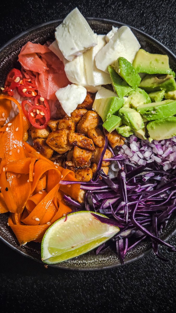 ptrqs's tweet image. chłopiec zrobił tak pysznego bowla, że nie mogę się pozbierać 🥰