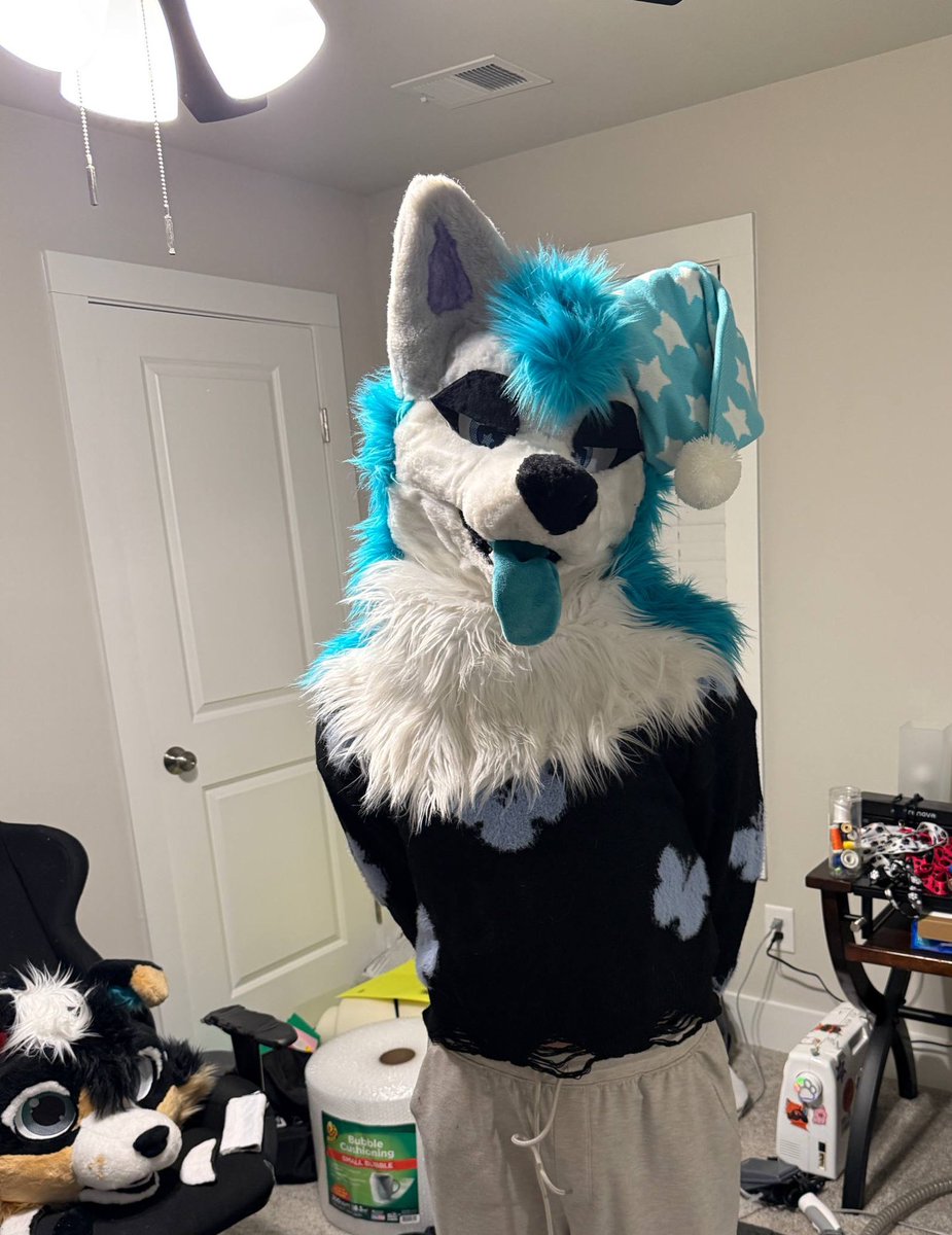 Hope everyone has a good day. Also happy new year. I got a lot planned and I wanna work really hard this year on lots of things. 📸<a href="/drifttheshep/">Drift 🔜 FWA</a>